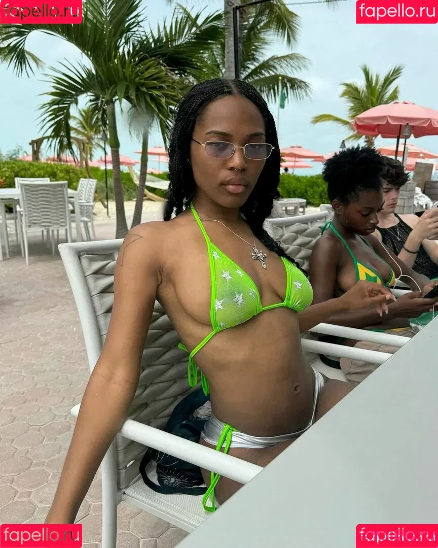 Quenlin Blackwell / quenblackwell Onlyfans Photo Gallery 