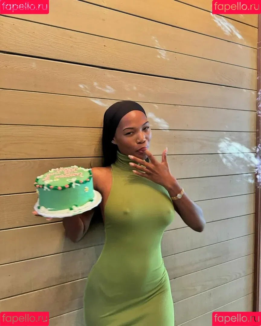 Quenlin Blackwell / quenblackwell Onlyfans Photo Gallery 