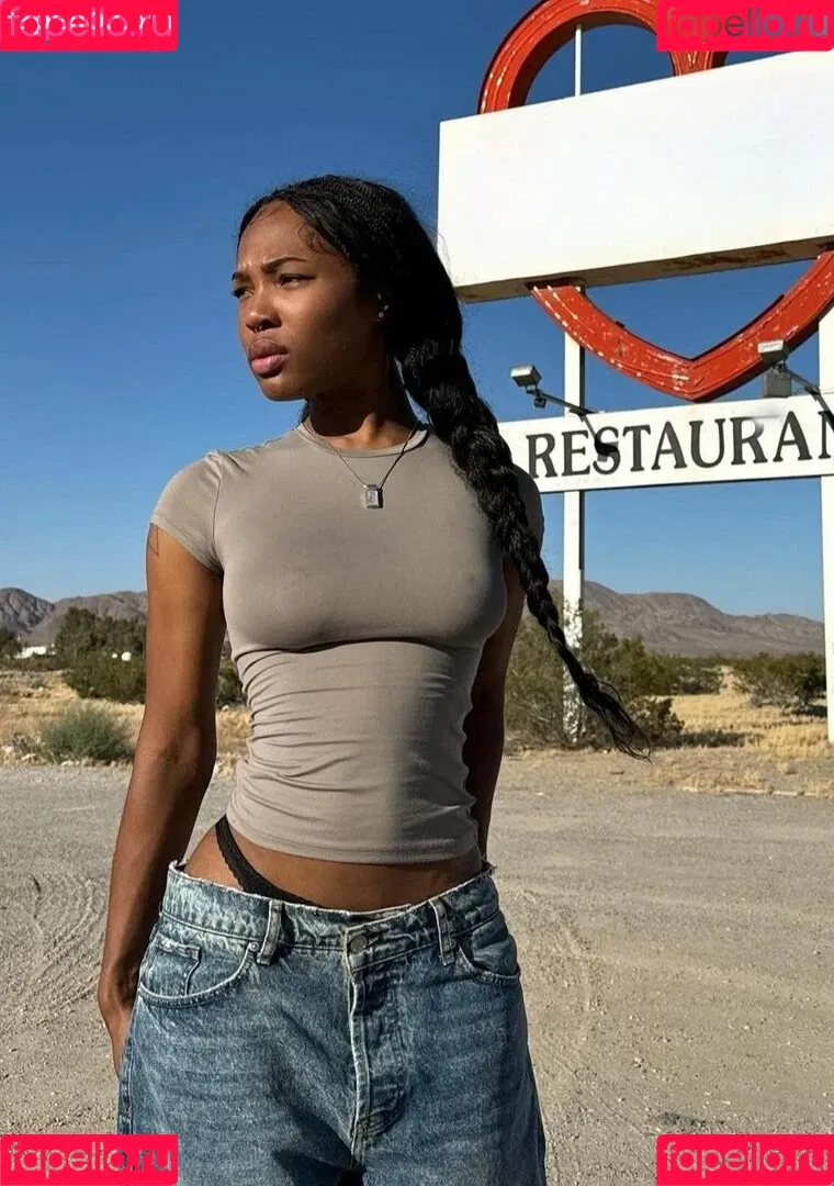 Quenlin Blackwell / quenblackwell Onlyfans Photo Gallery 