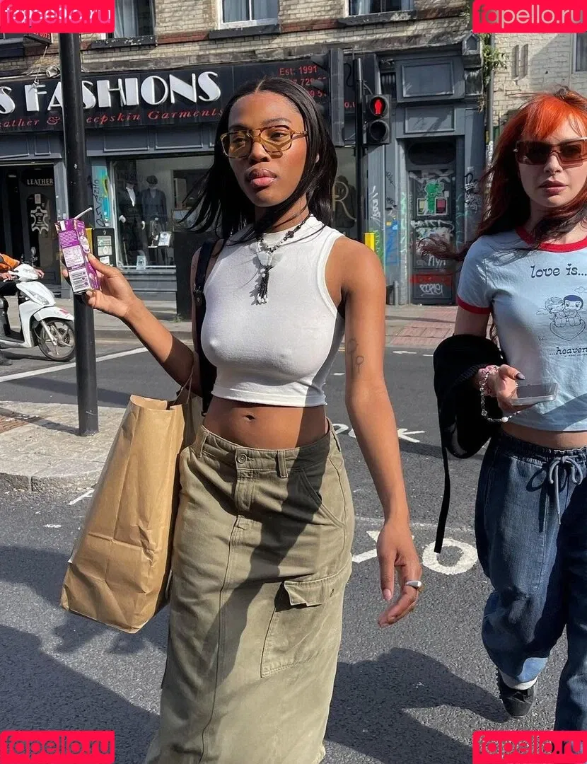 Quenlin Blackwell / quenblackwell Onlyfans Photo Gallery 