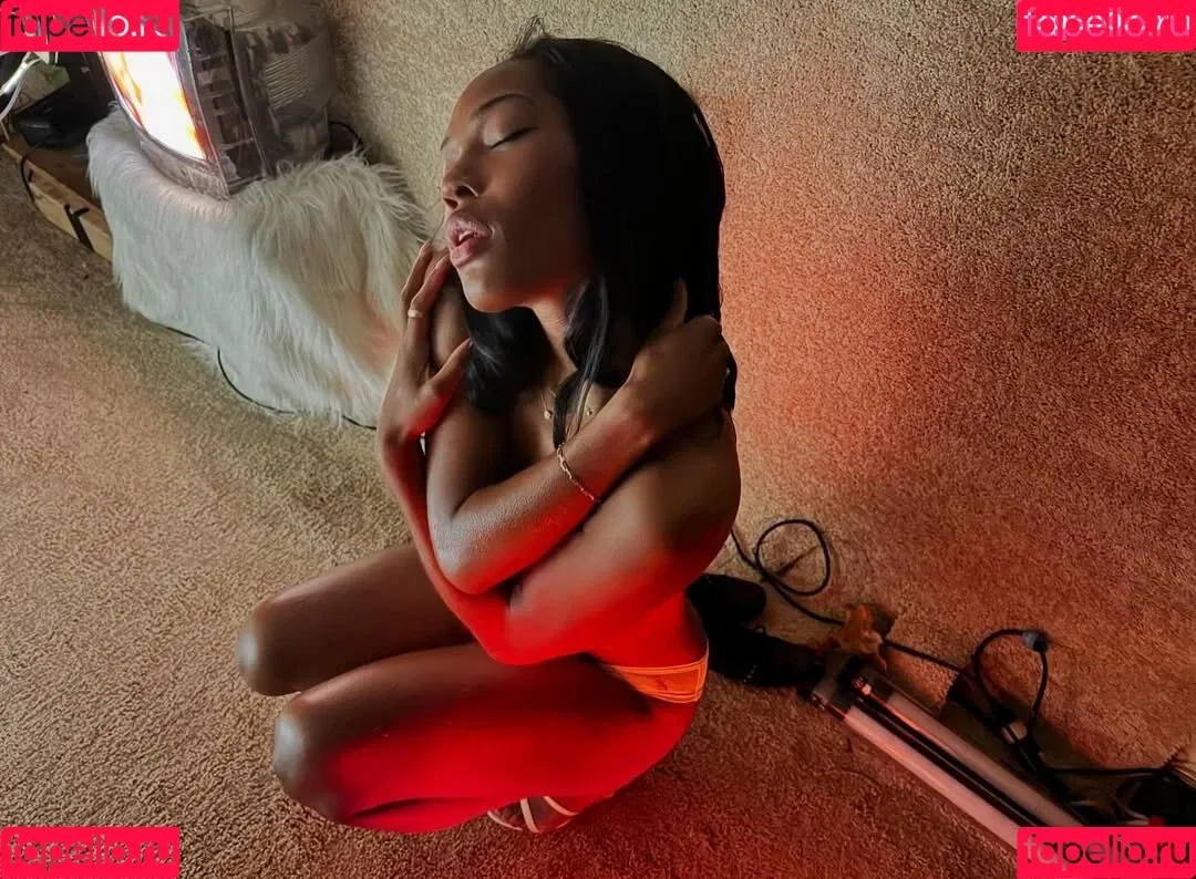 Quenlin Blackwell / quenblackwell Onlyfans Photo Gallery 