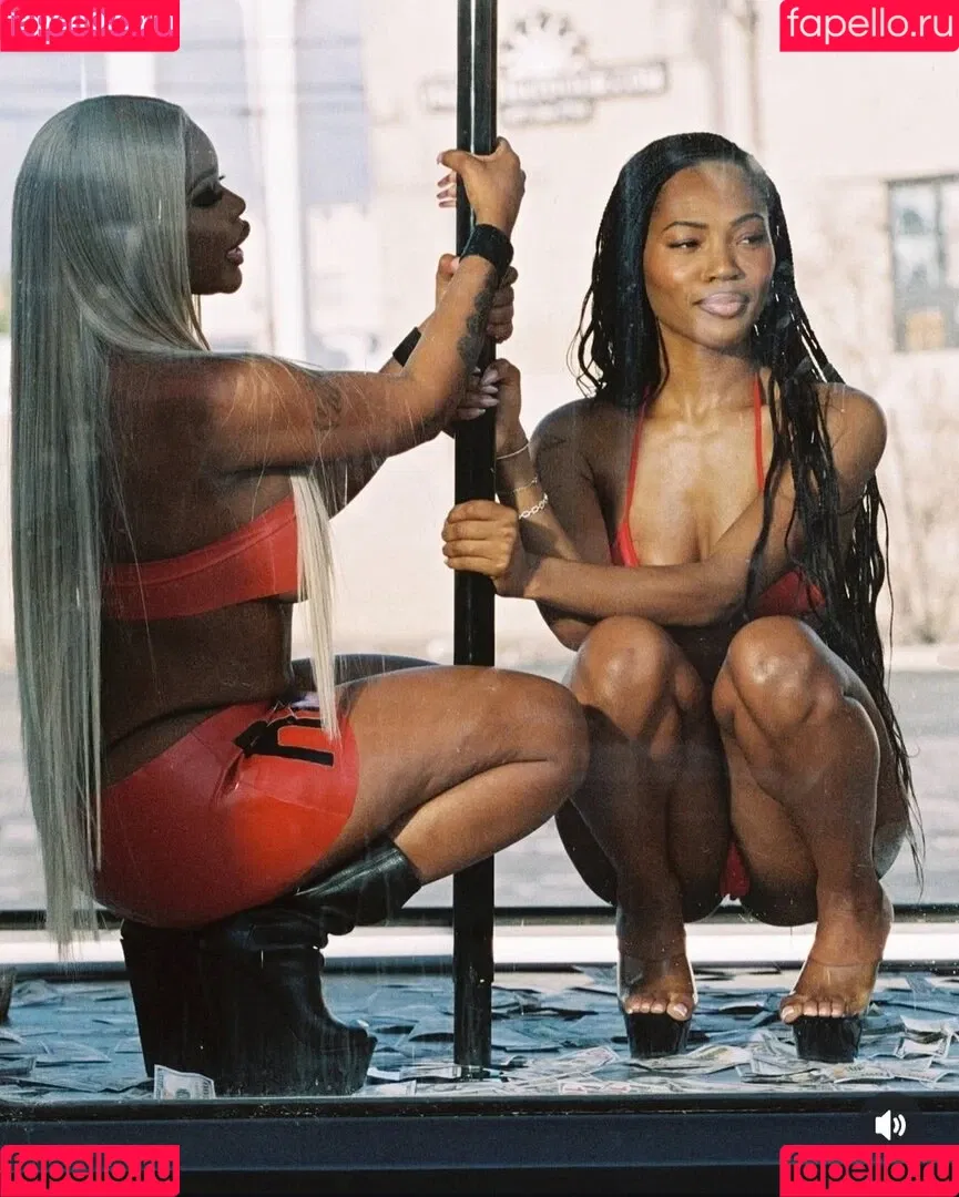 Quenlin Blackwell / quenblackwell Onlyfans Photo Gallery 