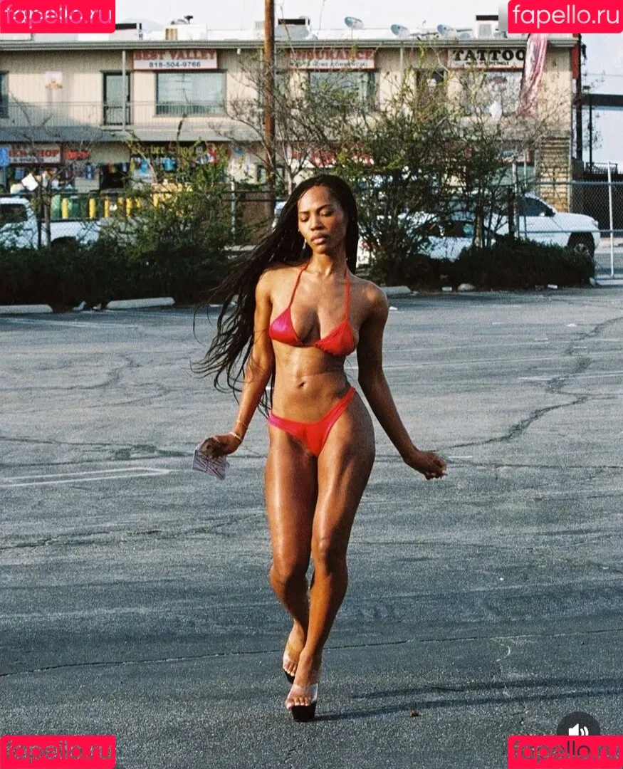 Quenlin Blackwell / quenblackwell Onlyfans Photo Gallery 