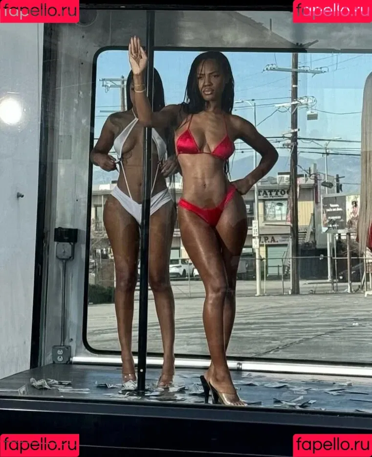 Quenlin Blackwell / quenblackwell Onlyfans Photo Gallery 