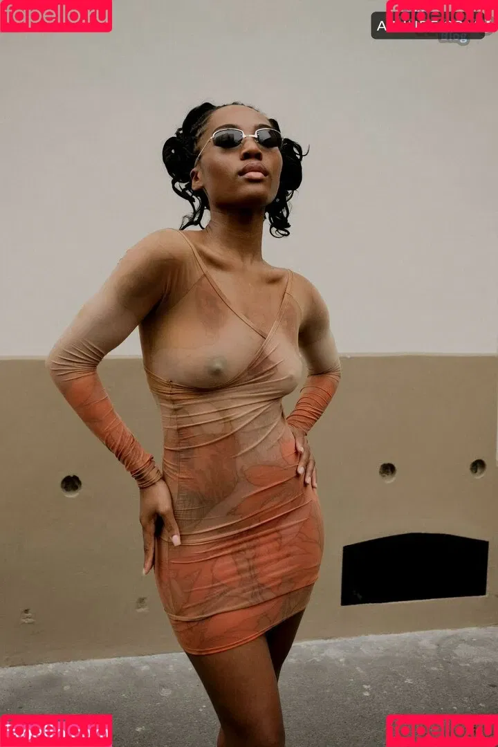 Quenlin Blackwell / quenblackwell Onlyfans Photo Gallery 