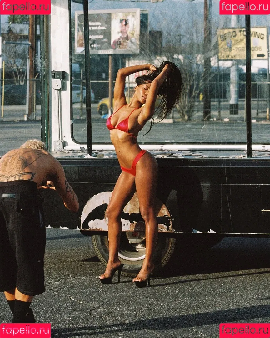 Quenlin Blackwell / quenblackwell Onlyfans Photo Gallery 