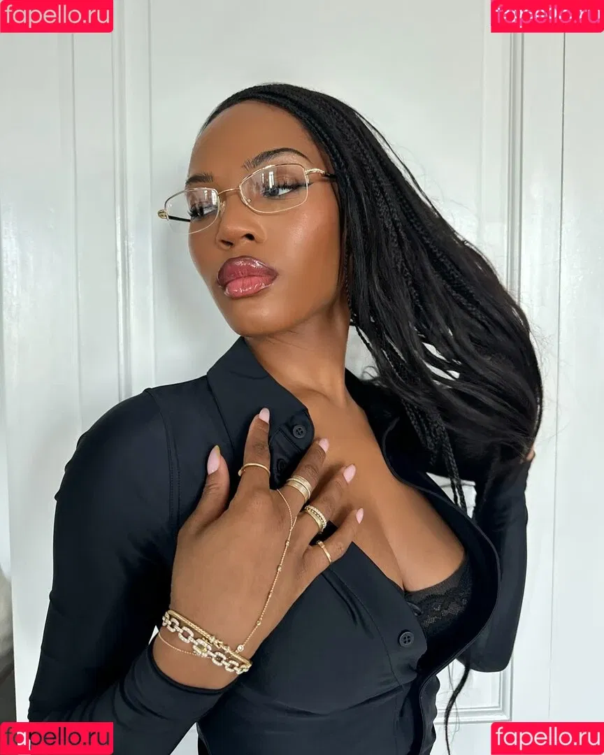 Quenlin Blackwell / quenblackwell Onlyfans Photo Gallery 