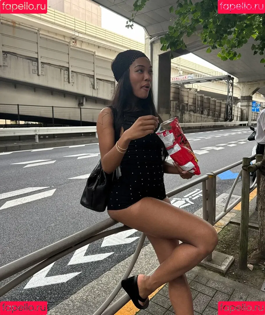 Quenlin Blackwell / quenblackwell Onlyfans Photo Gallery 