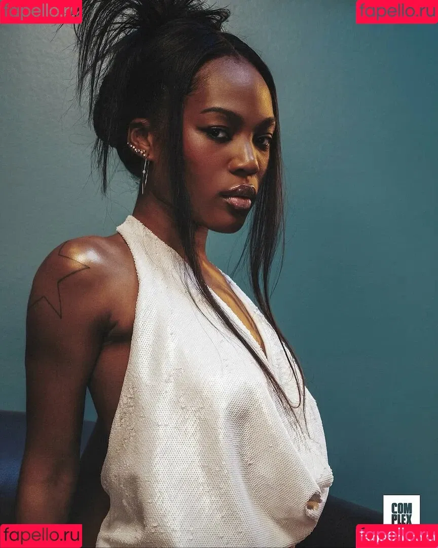 Quenlin Blackwell / quenblackwell Onlyfans Photo Gallery 