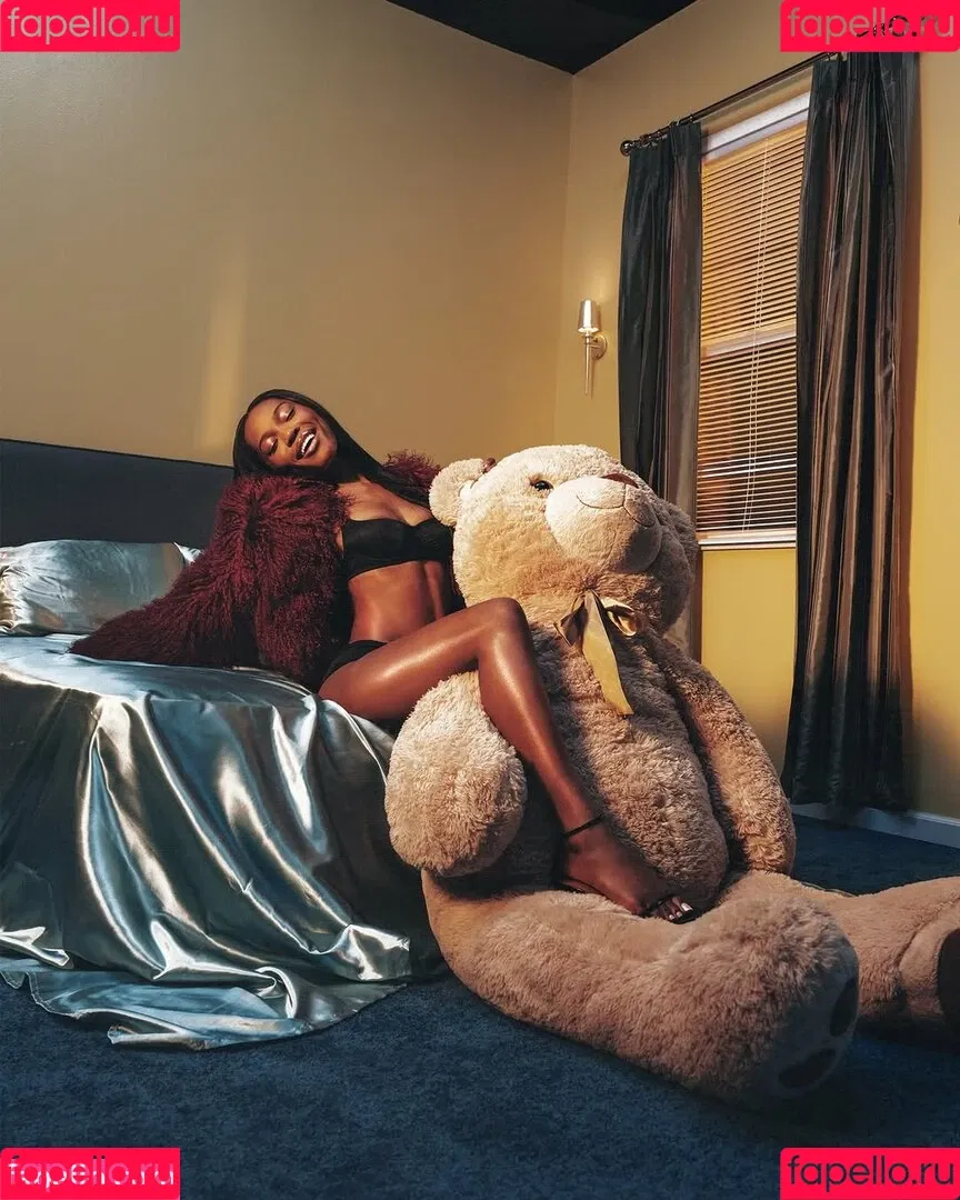 Quenlin Blackwell / quenblackwell Onlyfans Photo Gallery 