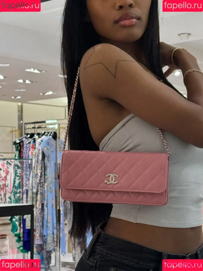 Quenlin Blackwell / quenblackwell Onlyfans Photo Gallery 