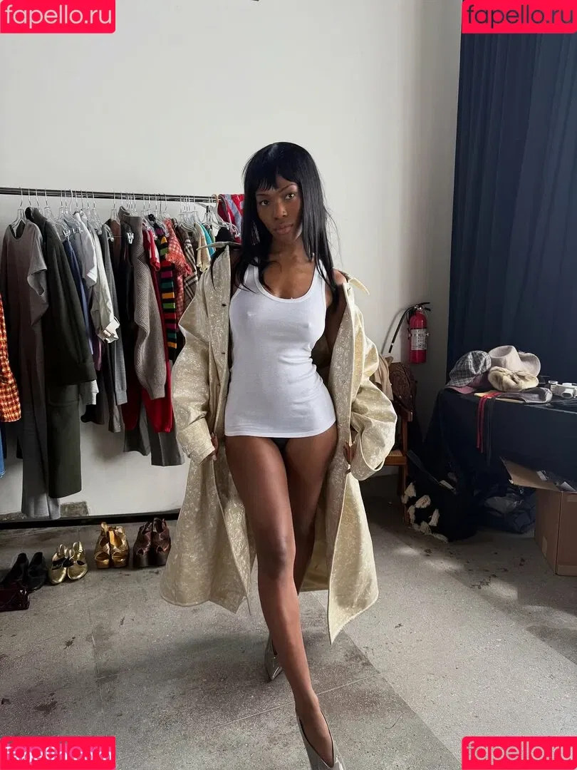 Quenlin Blackwell / quenblackwell Onlyfans Photo Gallery 