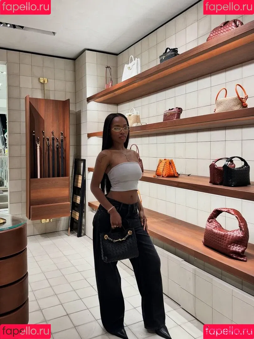 Quenlin Blackwell / quenblackwell Onlyfans Photo Gallery 