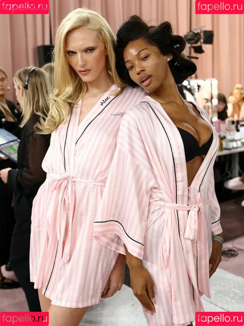 Quenlin Blackwell / quenblackwell Onlyfans Photo Gallery 