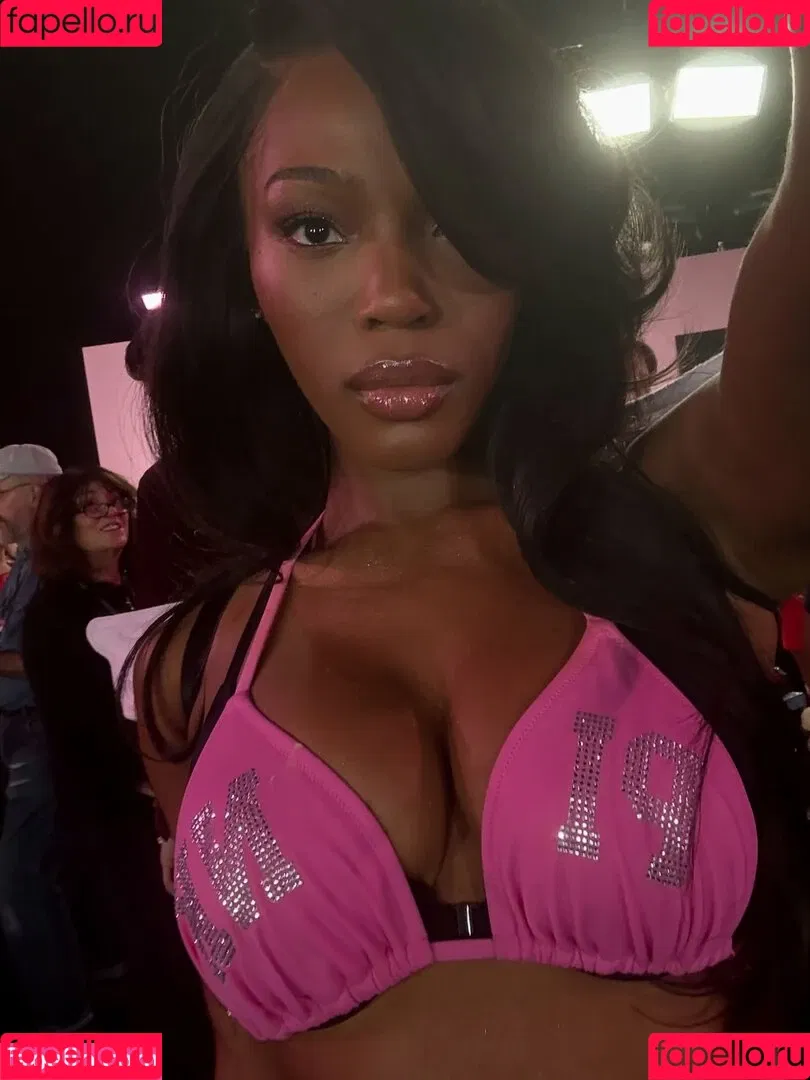 Quenlin Blackwell / quenblackwell Onlyfans Photo Gallery 