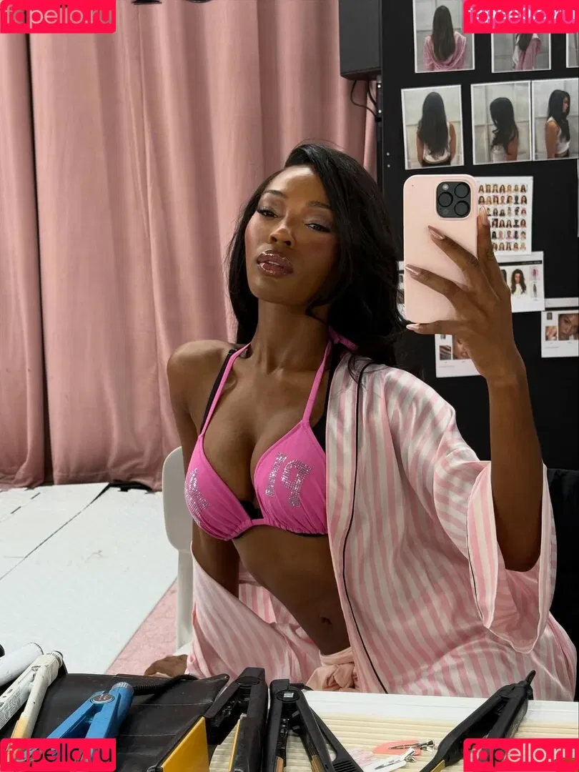 Quenlin Blackwell / quenblackwell Onlyfans Photo Gallery 