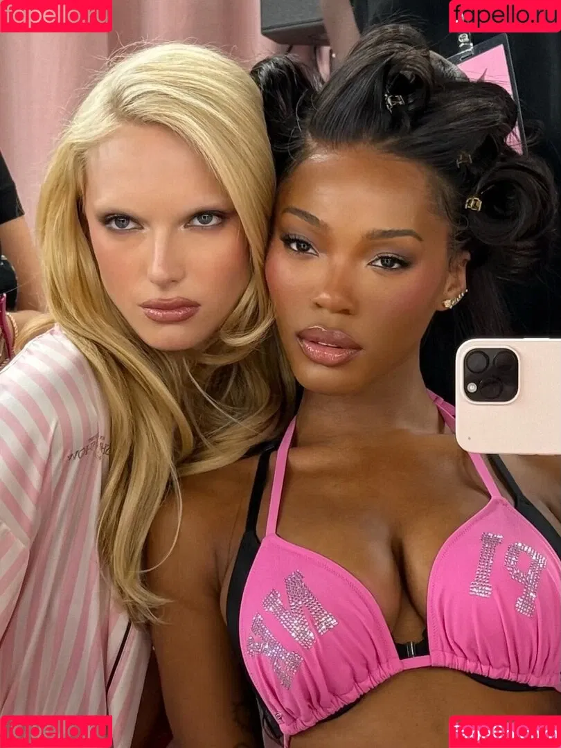 Quenlin Blackwell / quenblackwell Onlyfans Photo Gallery 