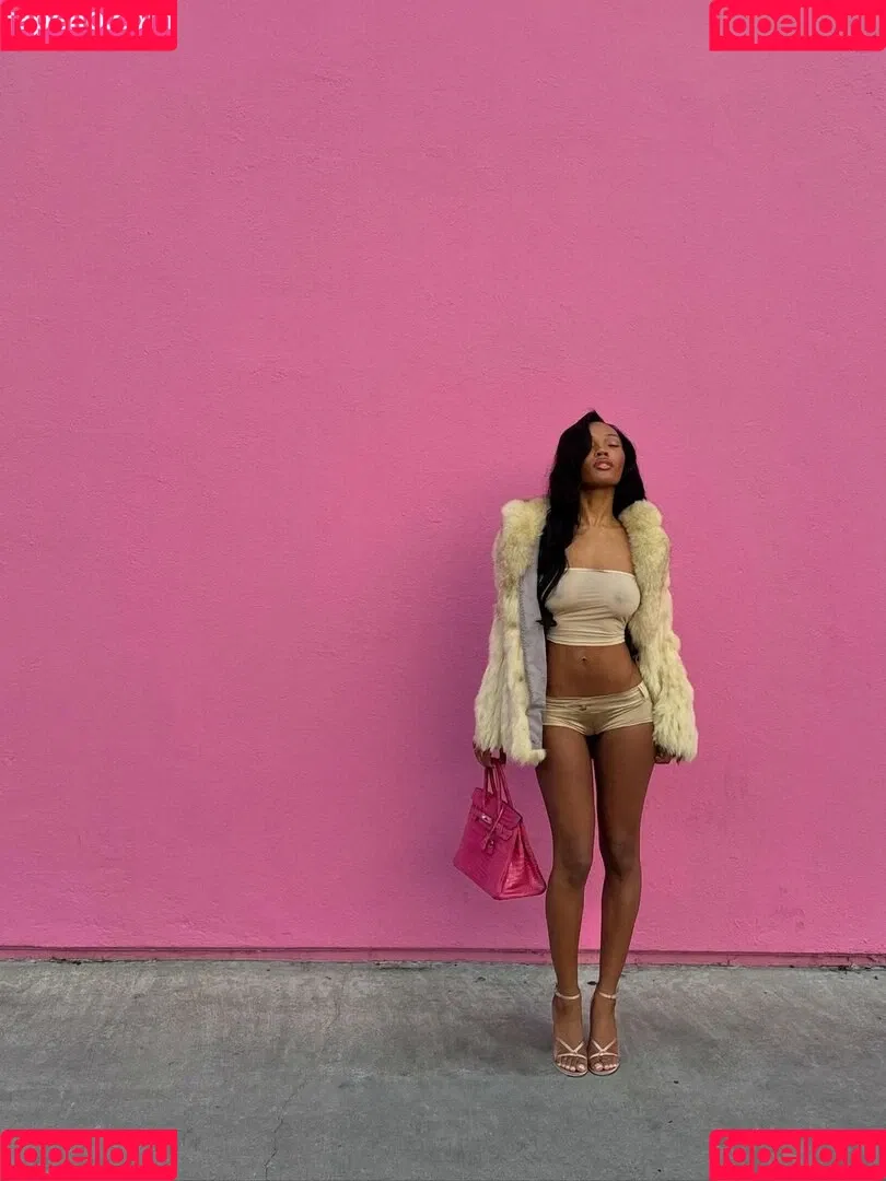 Quenlin Blackwell / quenblackwell Onlyfans Photo Gallery 