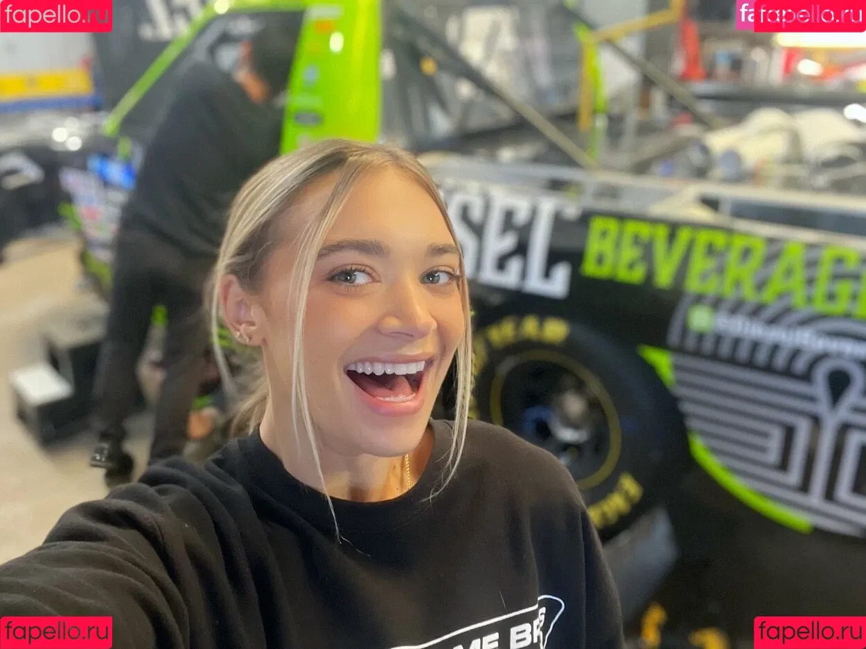 Natalie Decker / NatalieRacing / nataliedecker / user Onlyfans Photo Gallery 