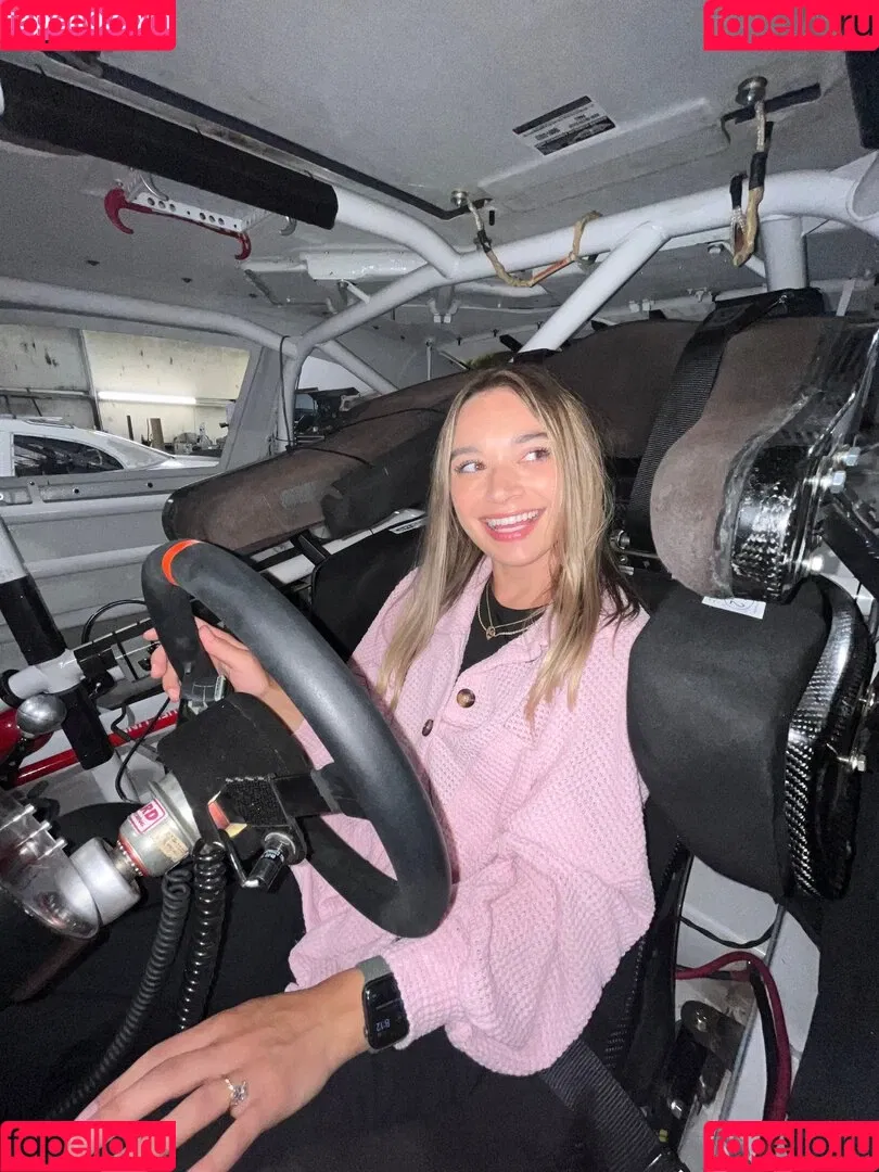 Natalie Decker / NatalieRacing / nataliedecker / user Onlyfans Photo Gallery 