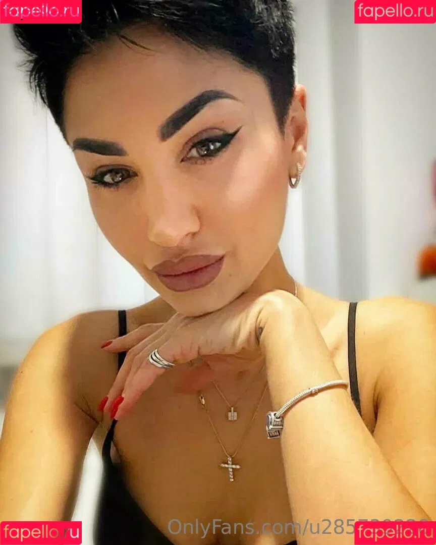 thebaddest24 / thebaddest_m0mmy Onlyfans Photo Gallery 