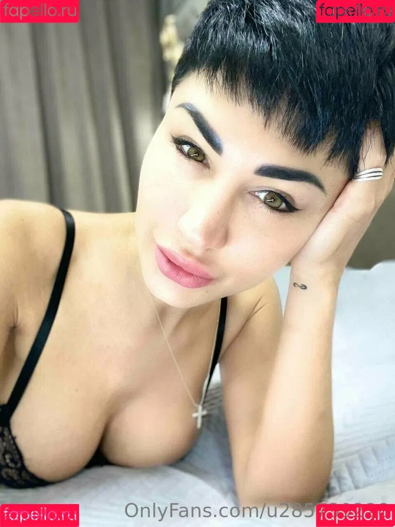 thebaddest24 / thebaddest_m0mmy Onlyfans Photo Gallery 