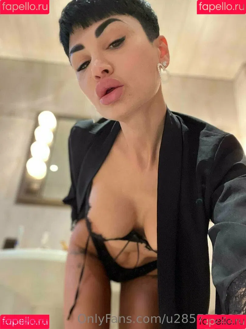 thebaddest24 / thebaddest_m0mmy Onlyfans Photo Gallery 