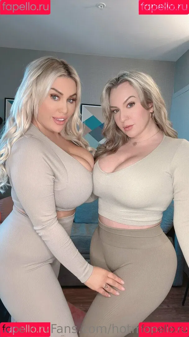 Lilly and penny / hotmomlove / hotmomlovex / pennylilylove Onlyfans Photo Gallery 