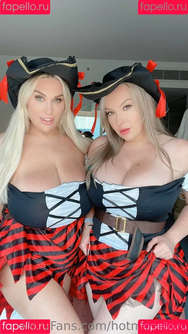 Lilly and penny / hotmomlove / hotmomlovex / pennylilylove Onlyfans Photo Gallery 