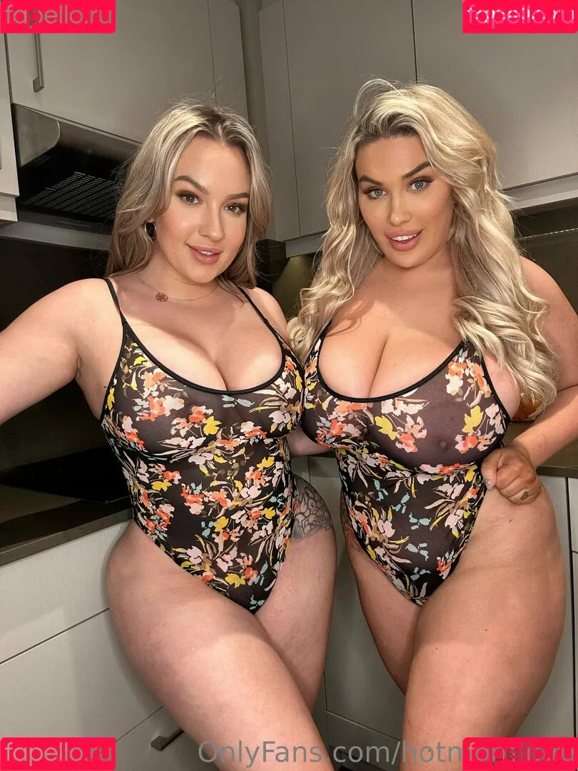 Lilly and penny / hotmomlove / hotmomlovex / pennylilylove Onlyfans Photo Gallery 