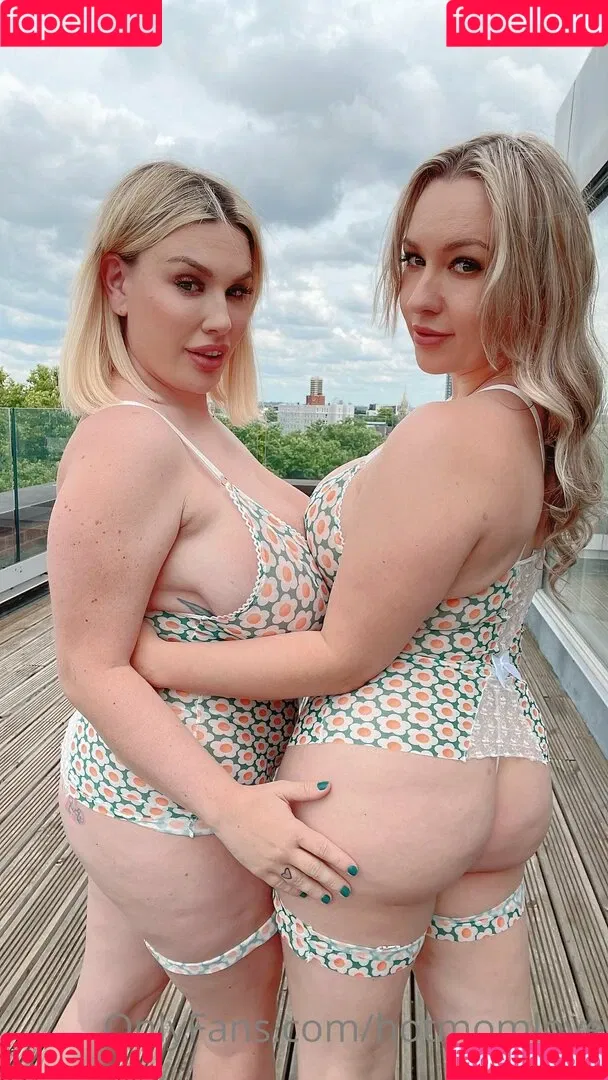 Lilly and penny / hotmomlove / hotmomlovex / pennylilylove Onlyfans Photo Gallery 