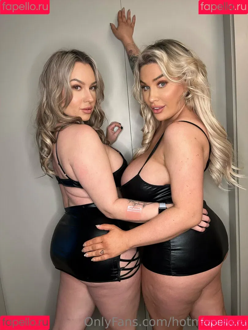 Lilly and penny / hotmomlove / hotmomlovex / pennylilylove Onlyfans Photo Gallery 