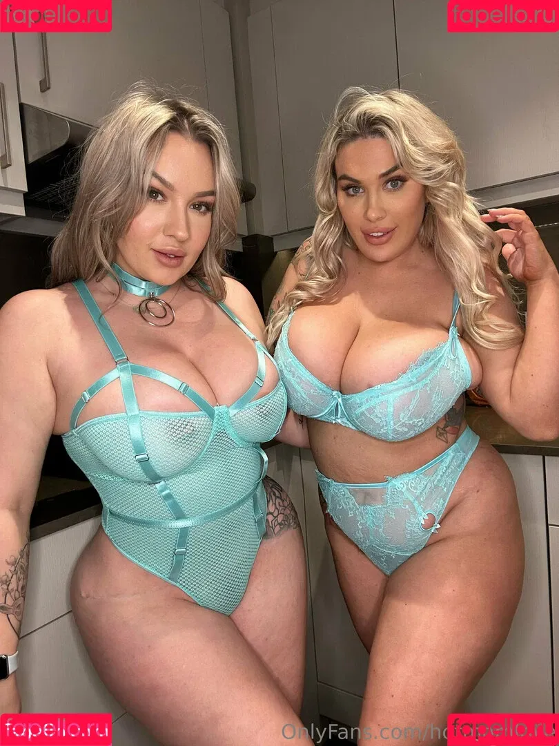 Lilly and penny / hotmomlove / hotmomlovex / pennylilylove Onlyfans Photo Gallery 