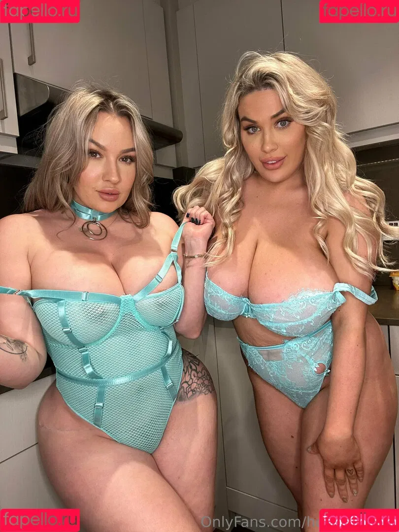 Lilly and penny / hotmomlove / hotmomlovex / pennylilylove Onlyfans Photo Gallery 