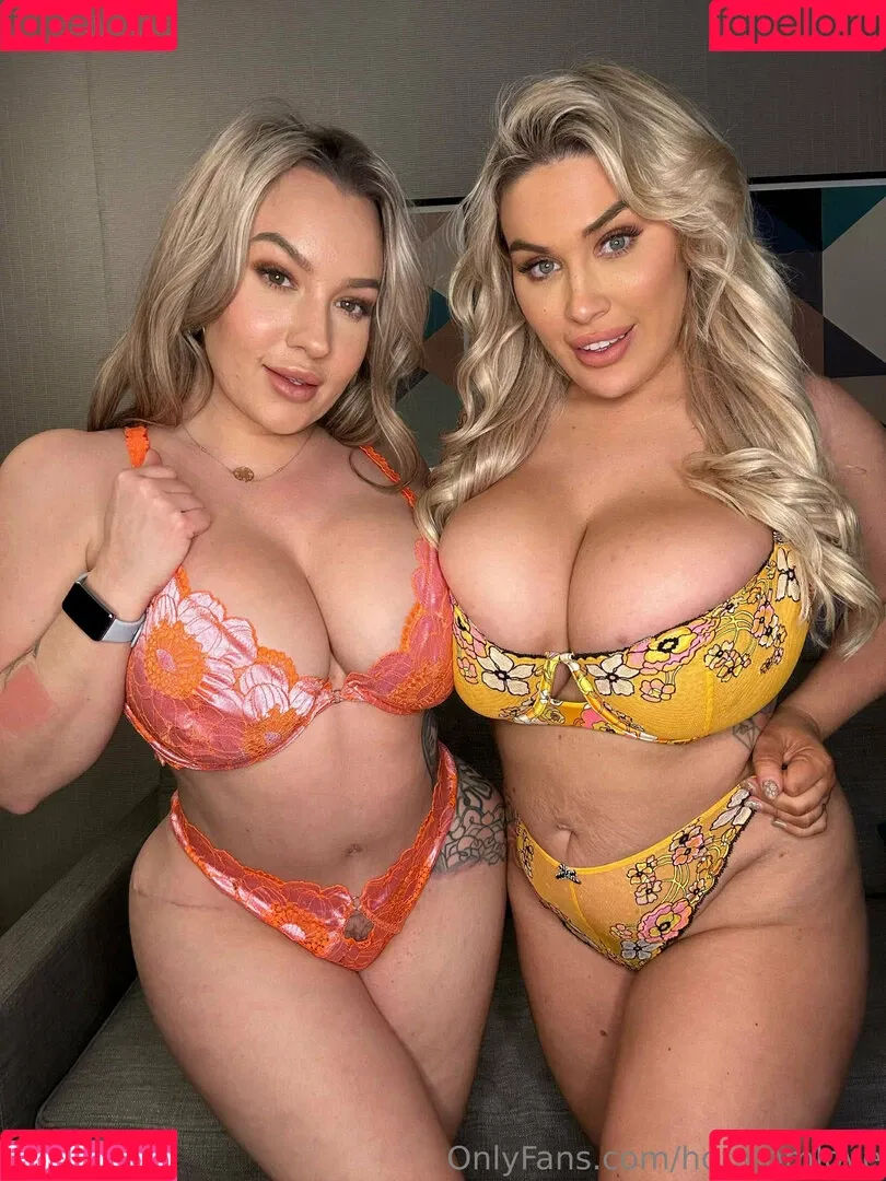 Lilly and penny / hotmomlove / hotmomlovex / pennylilylove Onlyfans Photo Gallery 