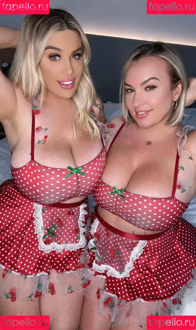 Lilly and penny / hotmomlove / hotmomlovex / pennylilylove Onlyfans Photo Gallery 