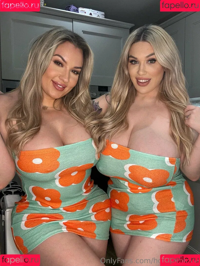 Lilly and penny / hotmomlove / hotmomlovex / pennylilylove Onlyfans Photo Gallery 