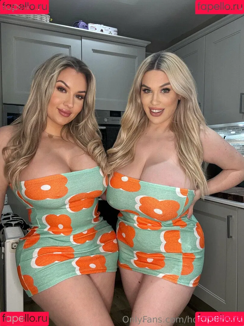 Lilly and penny / hotmomlove / hotmomlovex / pennylilylove Onlyfans Photo Gallery 