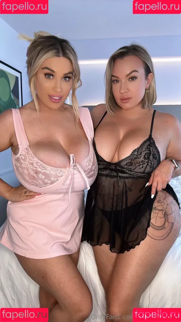 Lilly and penny / hotmomlove / hotmomlovex / pennylilylove Onlyfans Photo Gallery 