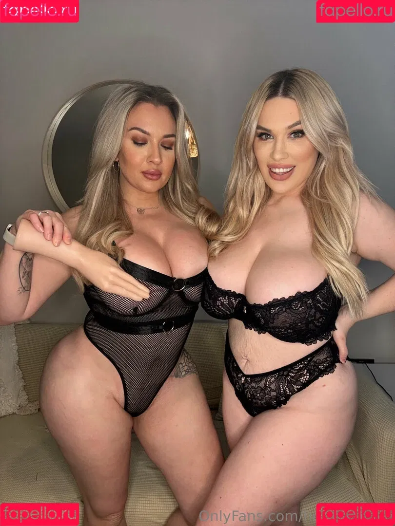 Lilly and penny / hotmomlove / hotmomlovex / pennylilylove Onlyfans Photo Gallery 