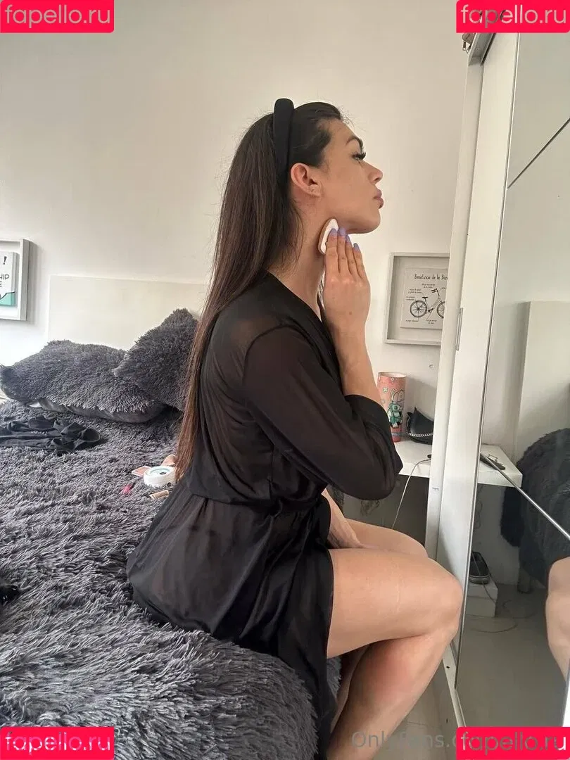 aly_ts / alyjofficial / 💜𝓐𝓵𝔂💜 Onlyfans Photo Gallery 