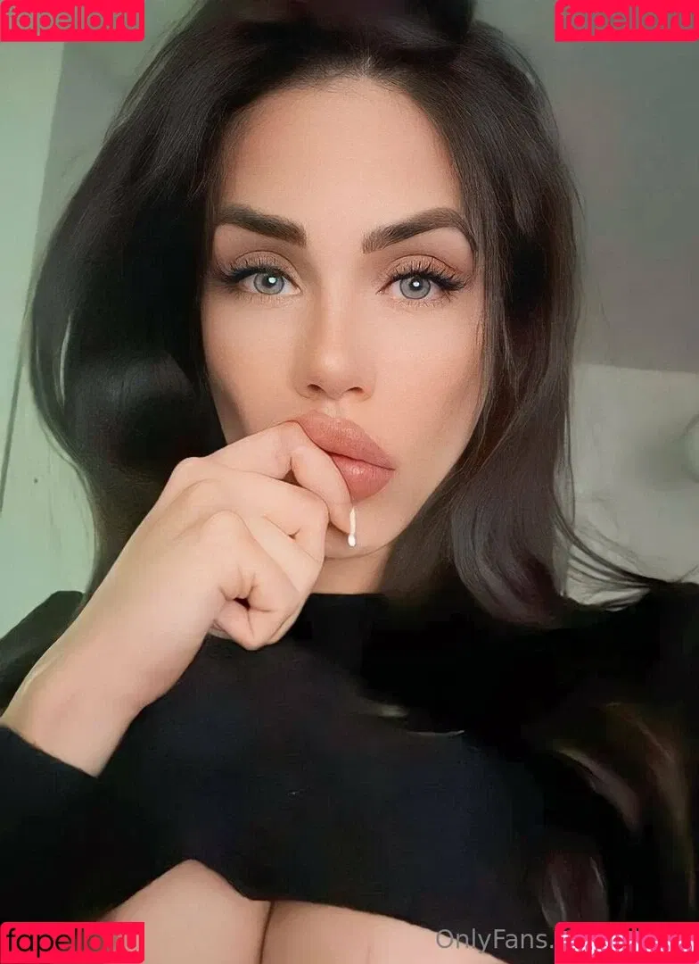 aly_ts / alyjofficial / 💜𝓐𝓵𝔂💜 Onlyfans Photo Gallery 