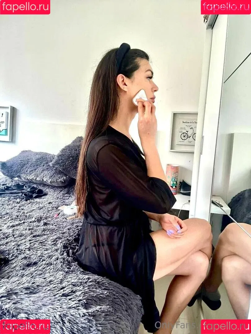 aly_ts / alyjofficial / 💜𝓐𝓵𝔂💜 Onlyfans Photo Gallery 