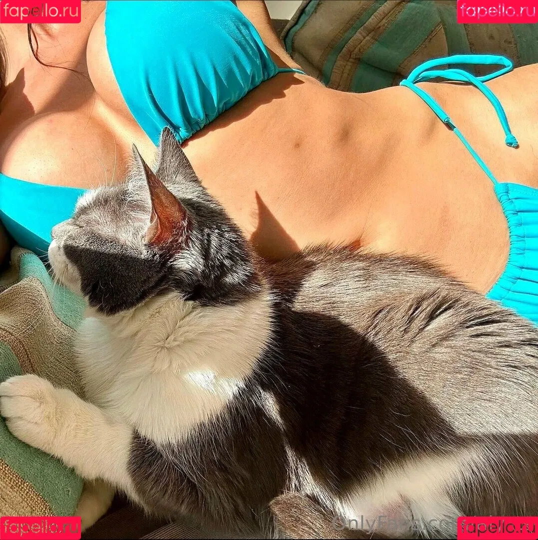 aly_ts / alyjofficial / 💜𝓐𝓵𝔂💜 Onlyfans Photo Gallery 