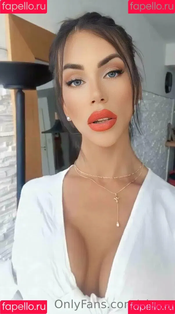 aly_ts / alyjofficial / 💜𝓐𝓵𝔂💜 Onlyfans Photo Gallery 