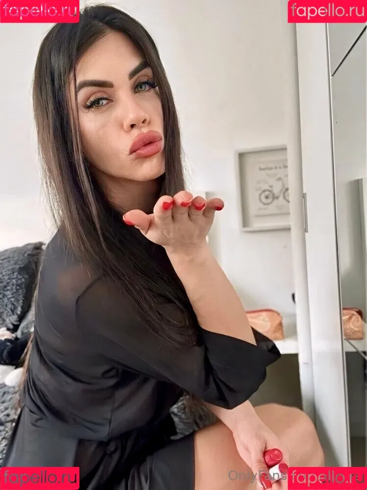 aly_ts / alyjofficial / 💜𝓐𝓵𝔂💜 Onlyfans Photo Gallery 