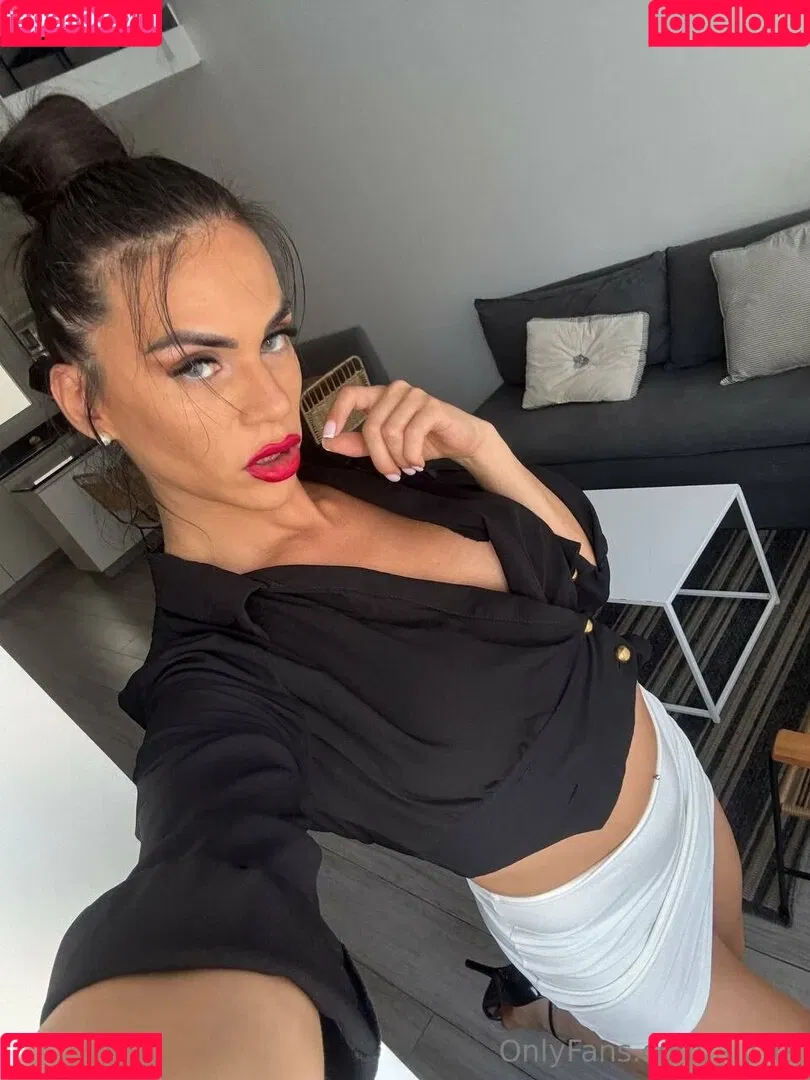 aly_ts / alyjofficial / 💜𝓐𝓵𝔂💜 Onlyfans Photo Gallery 