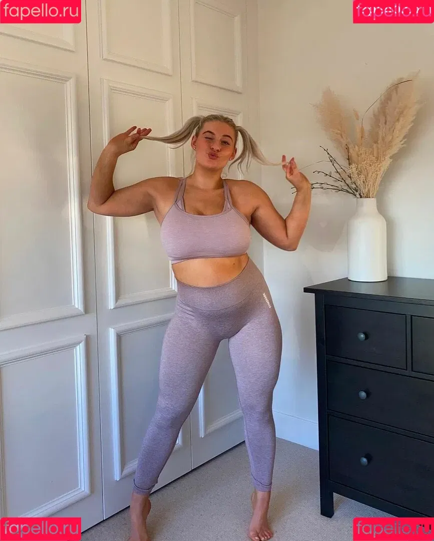 Carys Whittaker / busybeecarys / carys.whittaker / karlawhittake14 Onlyfans Photo Gallery 