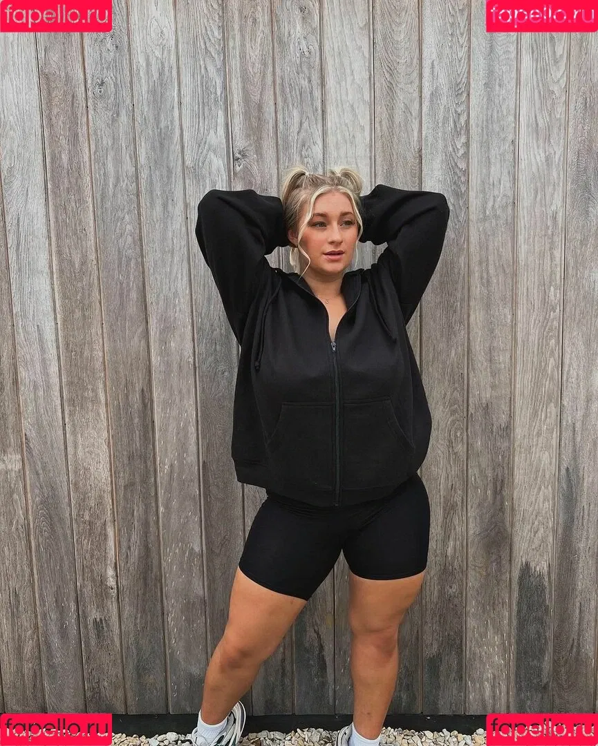 Carys Whittaker / busybeecarys / carys.whittaker / karlawhittake14 Onlyfans Photo Gallery 