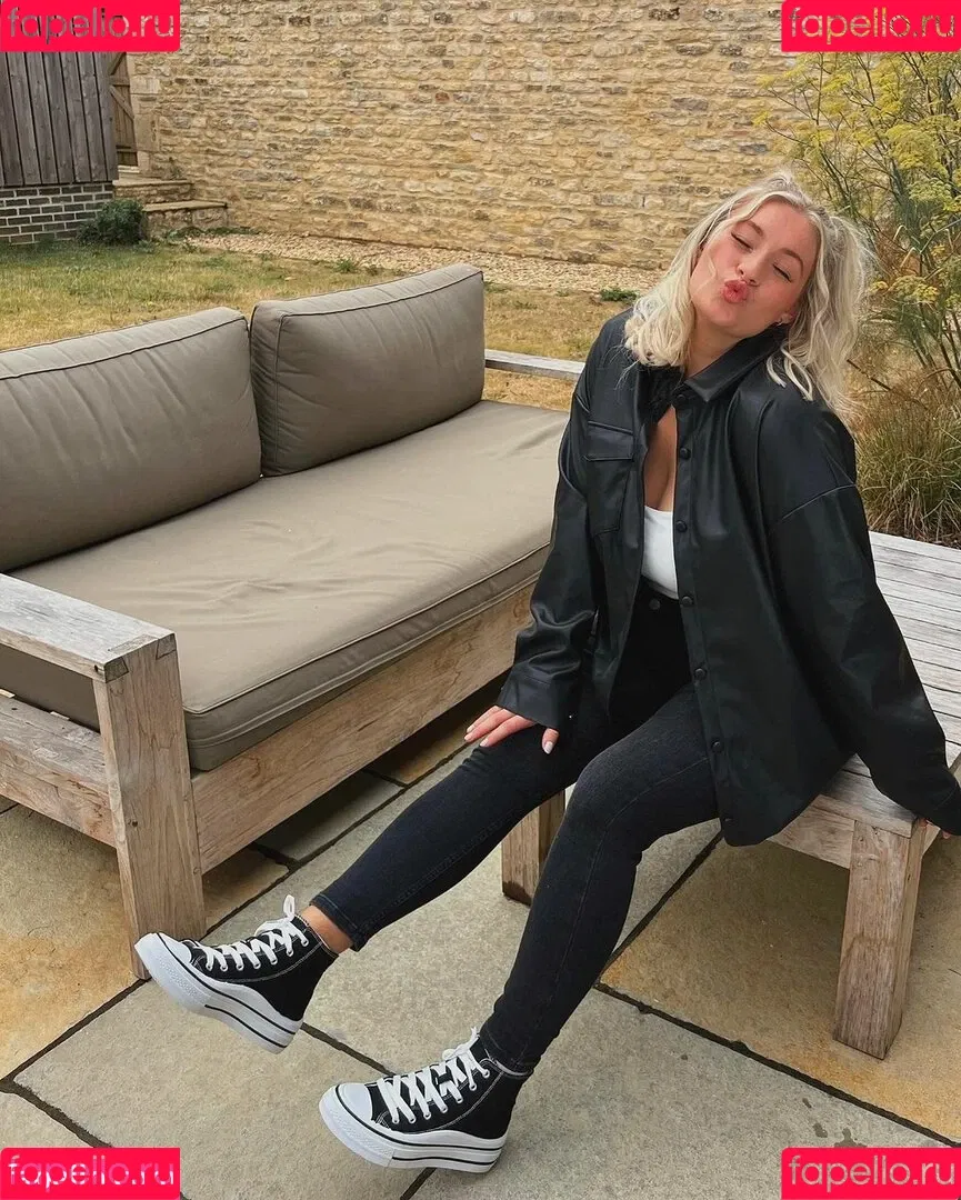 Carys Whittaker / busybeecarys / carys.whittaker / karlawhittake14 Onlyfans Photo Gallery 